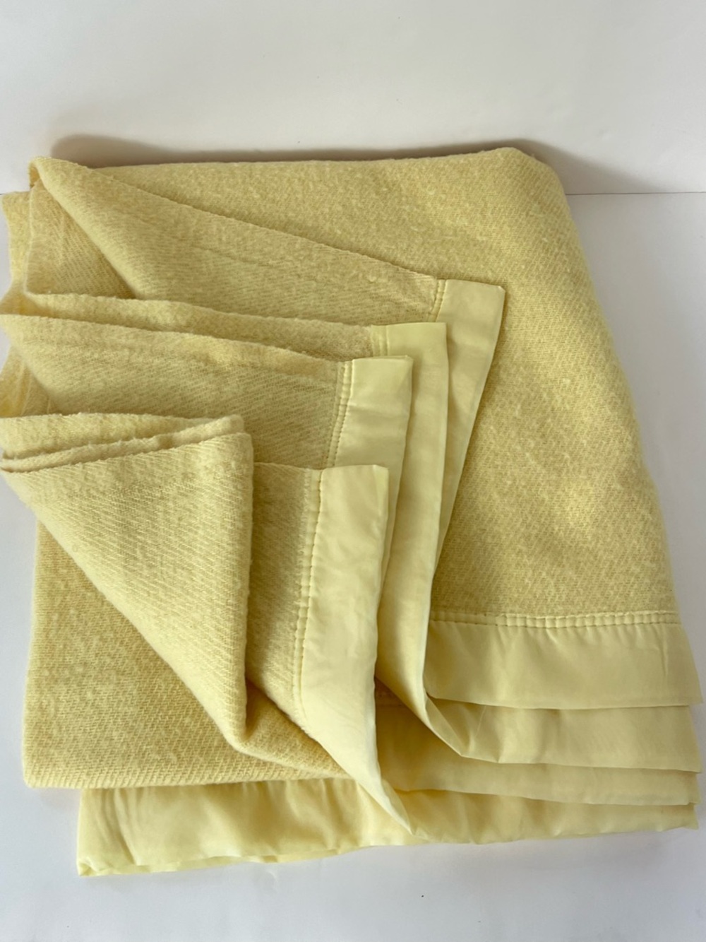 Retro Sears  Kenwood Wool Blanket Thermal Satin Trim 75”x78” Made in Canada